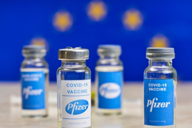 Kompanija Fajzer ove nedelje isporučuje duplo manju količinu vakcina protiv kovida 19 nekim članicama EU nego što je dogovoreno.